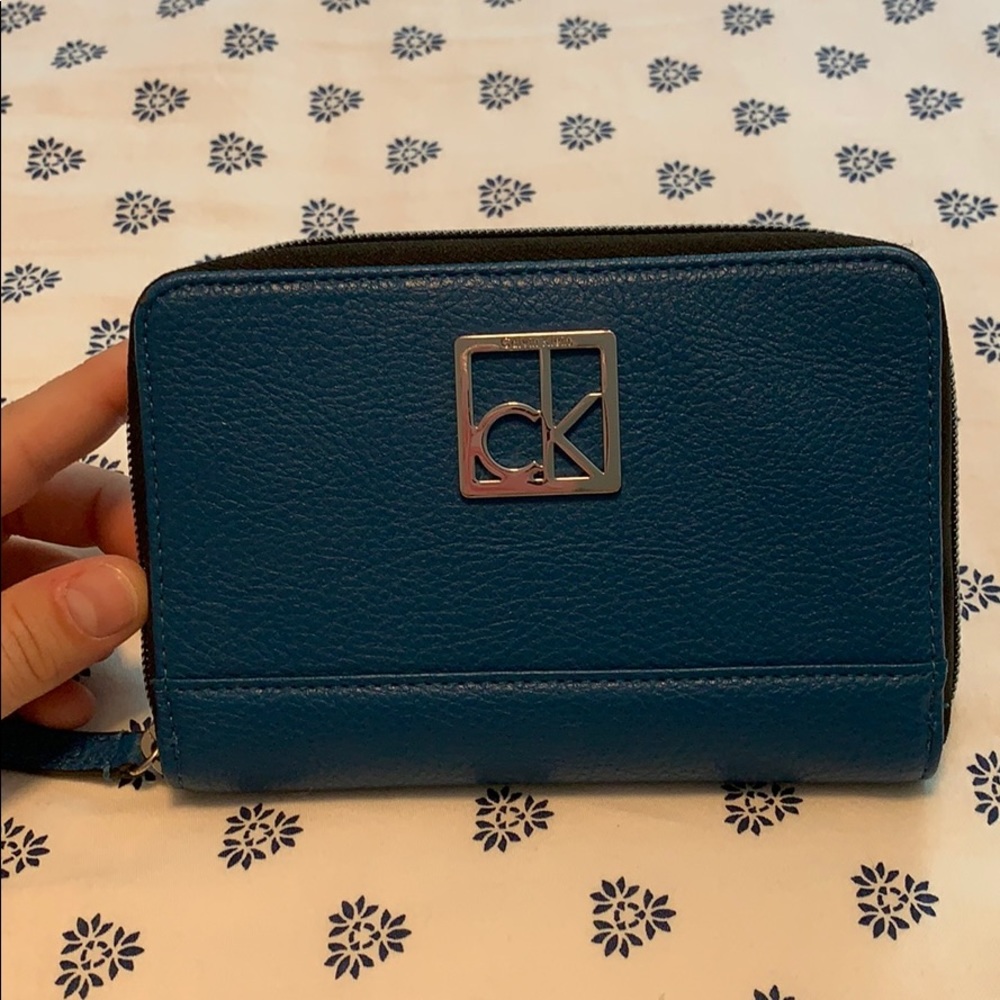 Calvin Klein zip around wallet